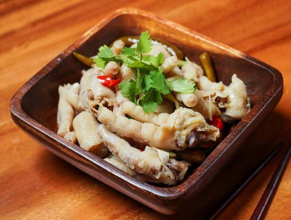 Chicken Feet in Pickle Peppers (泡椒鳳爪)